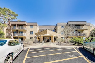 5600 Astor Ln Unit 111, Rolling Meadows, IL 60008