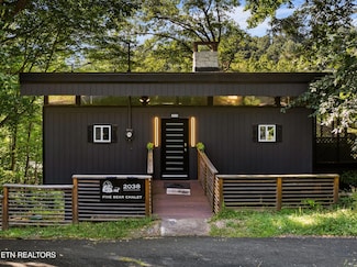 2038 Luzerne Dr, Gatlinburg, TN 37738