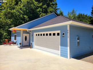 6813 Magnolia Ct, Brookings, OR 97415