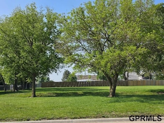 1906 E 10th St, York, NE 68467
