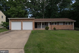 22 Meadow Creek Dr, Newport News, VA 23608