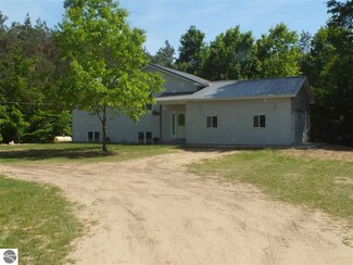 475 W Sharon Rd SW, Fife Lake, MI 49633