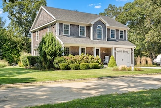 42 8th St N, Edgartown, MA 02539