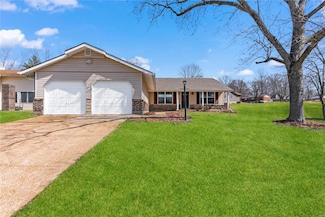 2 Waterways Ct, Florissant, MO 63033