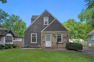 8242 Belleview Ave, Kansas City, MO 64114