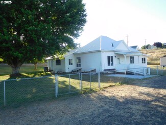 135 N 3rd Ave, Connell, WA 99326
