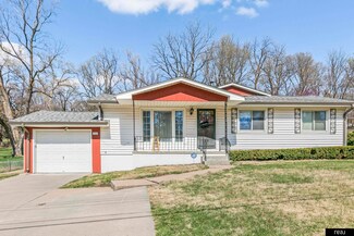 1111 Grandview St, Bellevue, NE 68005