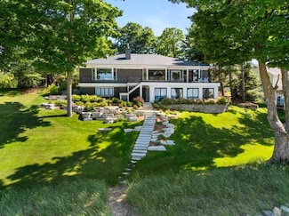 14605 Park Ave, Charlevoix, MI 49720