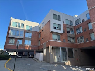 310 Cliff Ln Unit 4E, Cliffside Park, NJ 07010