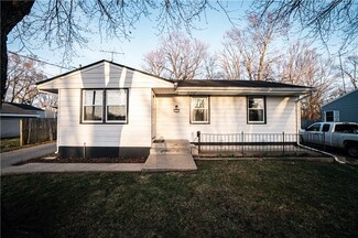 2909 E 38th Ct, Des Moines, IA 50317