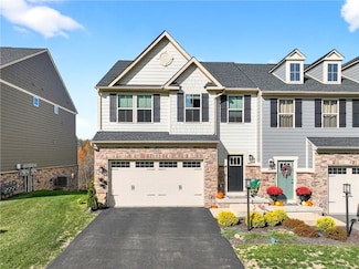 6001 Kapalua Ln, Jeannette, PA 15644