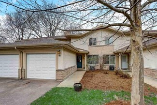 52 Waunona Woods Ct, Madison, WI 53713