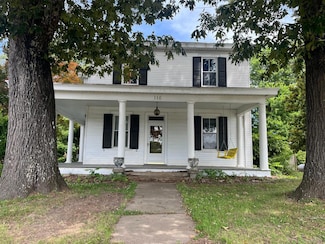 116 Charlotte St, Brookneal, VA 24528
