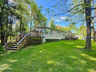 28 Oakview Ln, Waymart, PA 18472