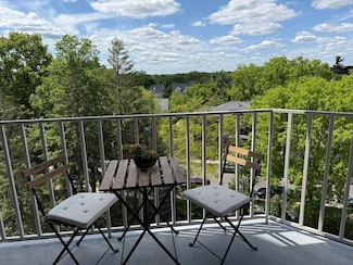 1425 W 28th St Unit 409, Minneapolis, MN 55408