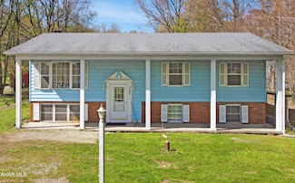 135 Mackinaw St, Mineral Point, PA 15942