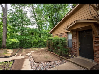 5714 Cedar Creek Dr, Benbrook, TX 76109