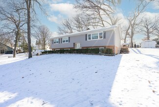 28W621 Indian Knoll Rd, West Chicago, IL 60185