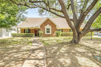 1701 Larkspur Dr, Arlington, TX 76013