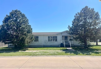 1946 Deerfield Dr, McPherson, KS 67460