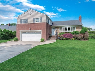 116 Harrison St, Garden City, NY 11530