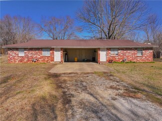5718 & 5720 Michael Cole Dr, Fayetteville, AR 72704