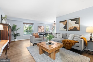 4000 Gypsy Ln Unit 327, Philadelphia, PA 19129