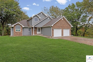 12421 Hickory Point Rd, Green Ridge, MO 65332