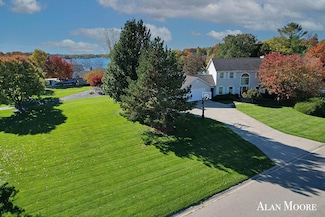 6574 Gran Via Dr NE, Rockford, MI 49341