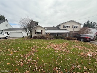 34 Iroquois St, Struthers, OH 44471