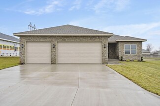860 W Elmwood Cir, Nixa, MO 65714