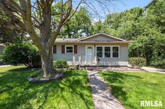 3040 Oak Street Ct, Bettendorf, IA 52722