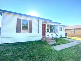 225 N 17th St, Chickasha, OK 73018