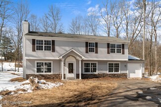 1191 Hunters Woods Dr, East Stroudsburg, PA 18301