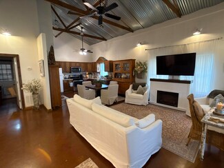 8104 N Farm Road 157, Springfield, MO 65803