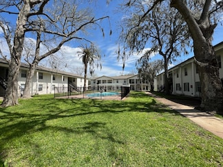 500 Willow Dr Unit A6, Lake Jackson, TX 77566