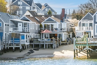 75 Commercial St, Provincetown, MA 02657