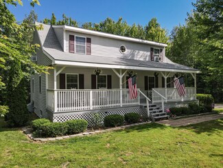 26 Hilltop Dr, Wiscasset, ME 04578