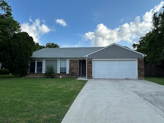 927 S Riverside Dr, Grapevine, TX 76051