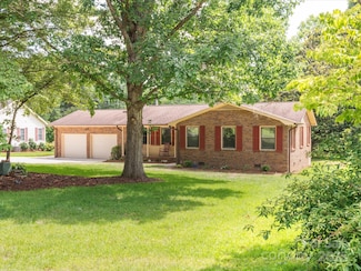 10728 Forest Dr, Matthews, NC 28105