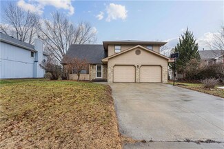 6824 Willis Dr, Pleasant Valley, MO 64068