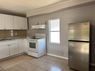 9035 Dale Dr, Town 'N' Country, FL 33615