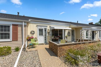 7731 Coachman Ln, Jenison, MI 49428