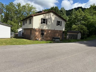 49 Varney Dr, Belfry, KY 41514