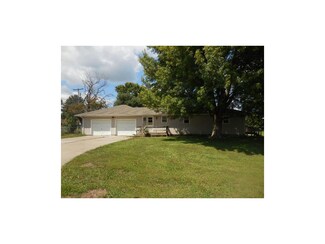 401 Sioux Dr, Ozawkie, KS 66070