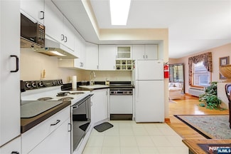 416 68th St Unit 12, Guttenberg, NJ 07093