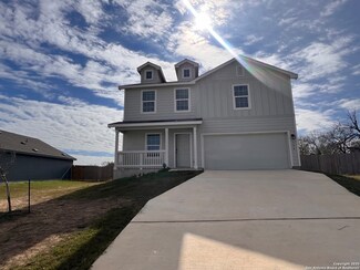 120 Agave Cir, Jourdanton, TX 78026