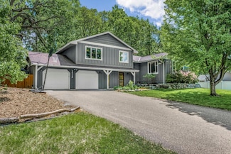 7712 Bester Ave, Inver Grove Heights, MN 55076