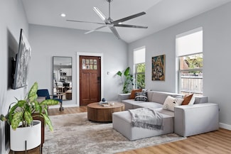1004 S Montreal Ave, Dallas, TX 75208
