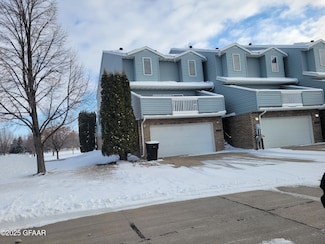 2144 Knightsbridge Ct, Grand Forks, ND 58201